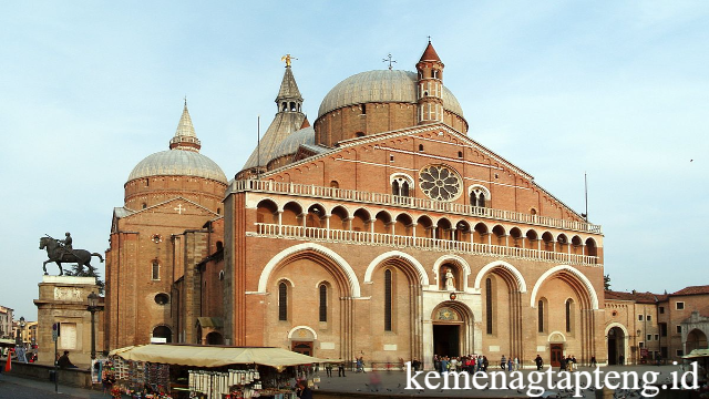 Pesona Akademik di Universitas Padua Italia